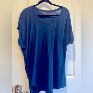 Navy blue oversize Athleta t-shirt with asymmetrical hem size XL